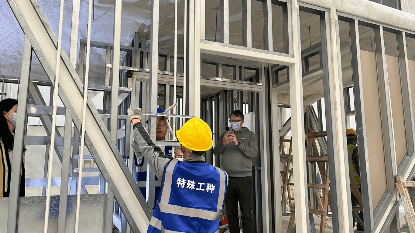 04 Inspecting electrcial 1st fix